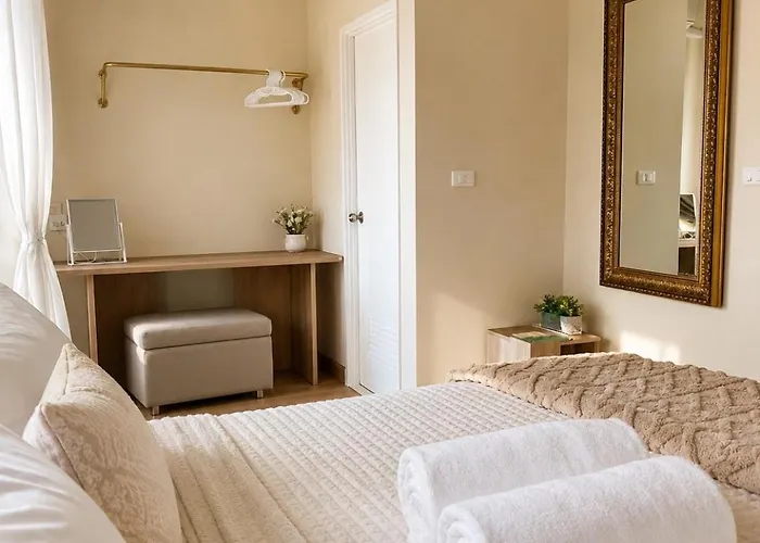 8 Bedroom Family Sleeps 20 Near Safari World Bangkok