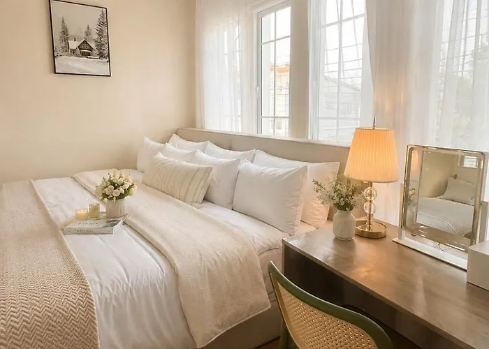 8 Bedroom Family Sleeps 20 Near Safari World Bangkok