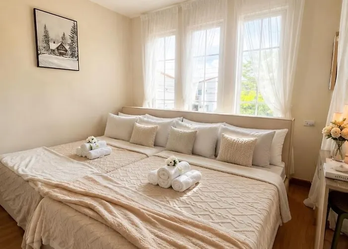 8 Bedroom Family Sleeps 20 Near Safari World Villa *