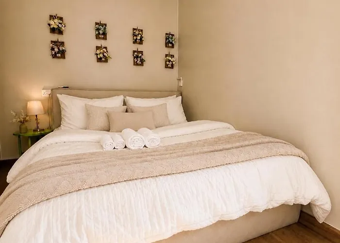 8 Bedroom Family Sleeps 20 Near Safari World Bangkok