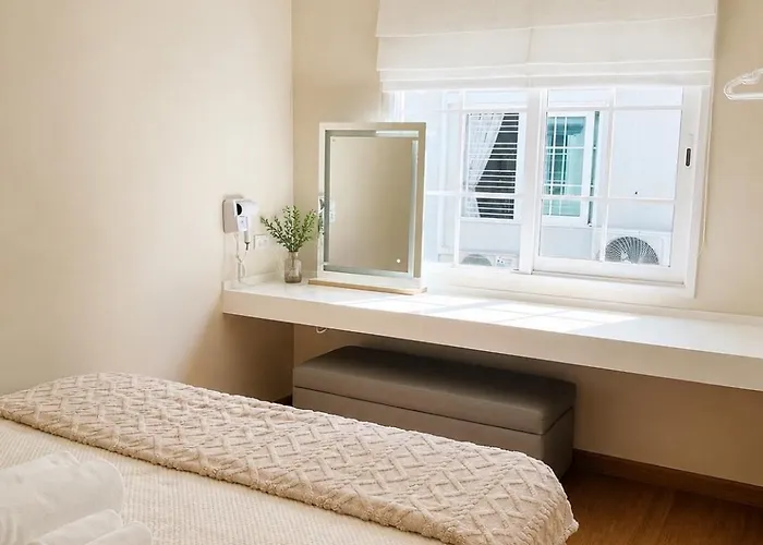8 Bedroom Family Sleeps 20 Near Safari World Bangkok