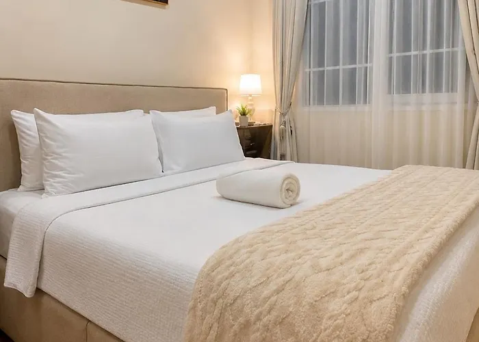 Villa 8 Bedroom Family Sleeps 20 Near Safari World
