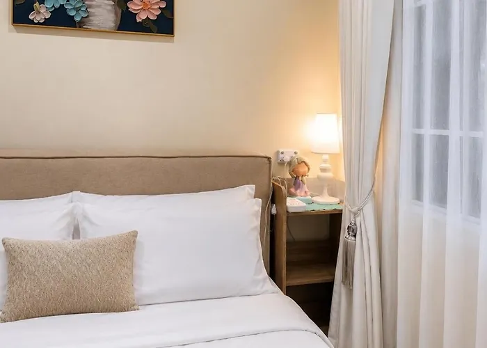 8 Bedroom Family Sleeps 20 Near Safari World *